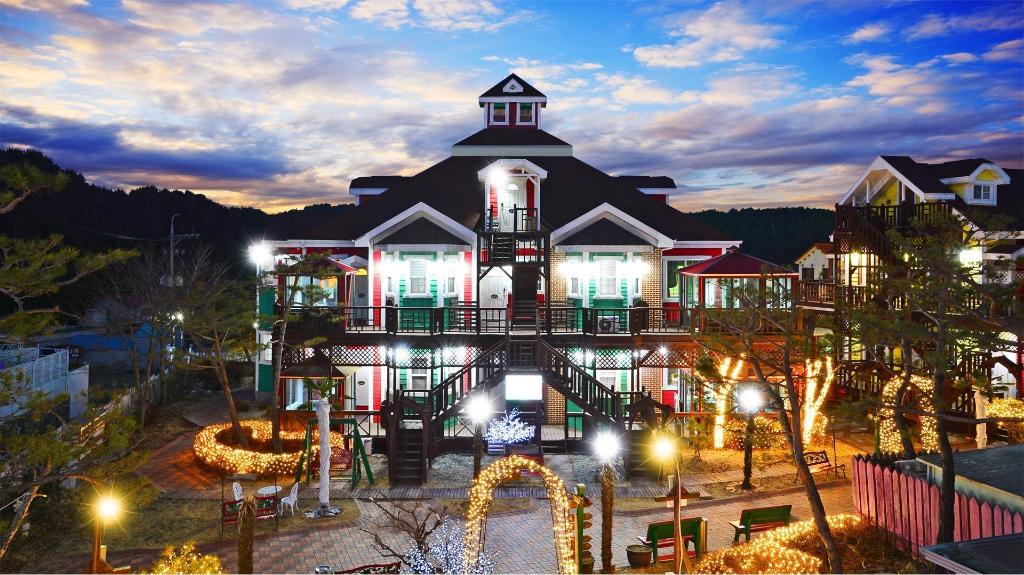 Gyeongju Euroville Spa Pension (경주 유로빌 스파펜션(이태리동)): A Relaxing Getaway with Stunning Views