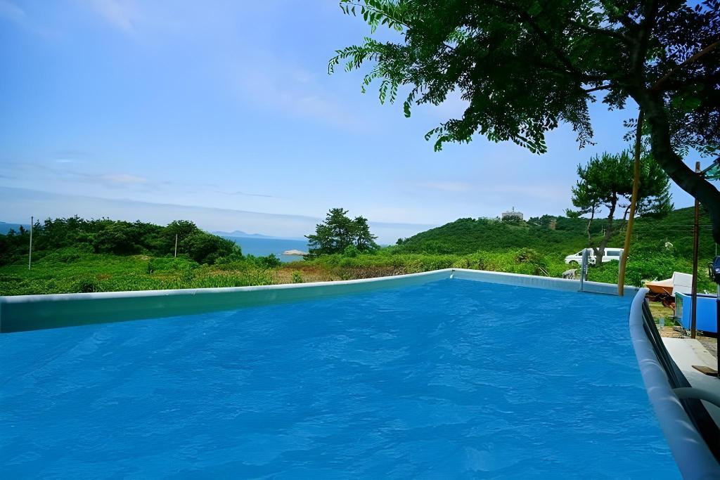Byeonsanbando Sori Island Pension: Tranquil Haven with Panoramic Views
