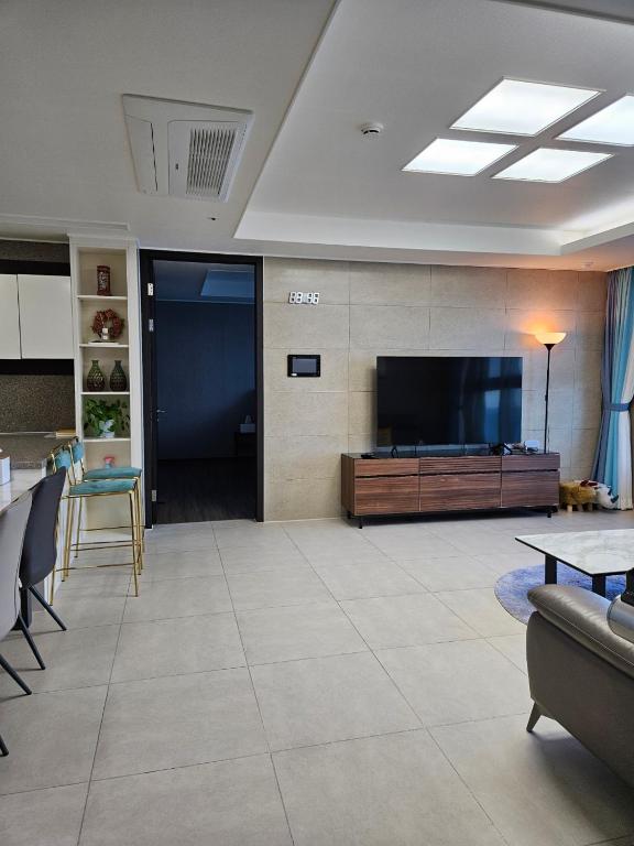 이스턴뷰 프리미엄 레지던스 100프로오션뷰 (Eastern View Premium Residence 100% Ocean View): Stunning Ocean Views and Comfortable Stay