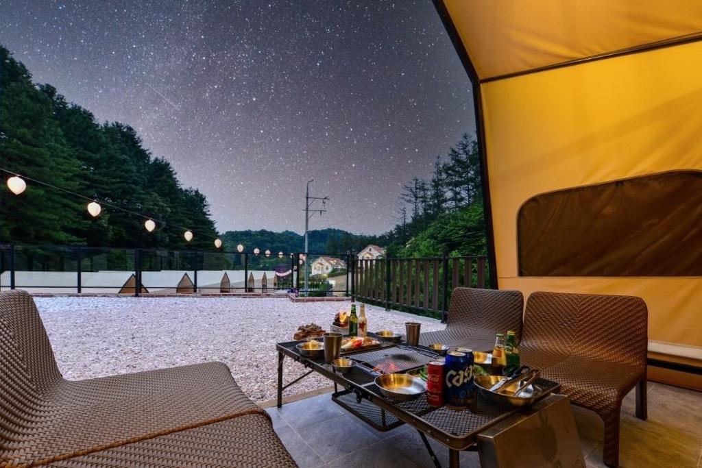 환타지 콜라보 스파글램 (Hwantaji Collabo SpaGlam): A Sparkling Glamping Getaway
