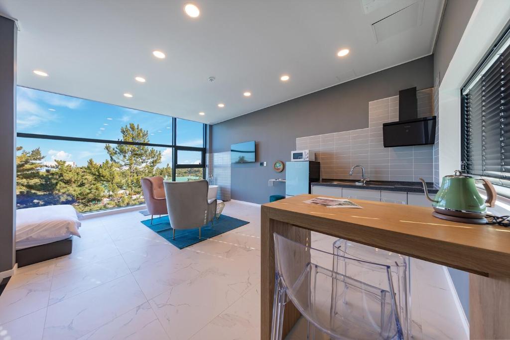 좋은날 풀빌라 (Joeunnal Pool Villa): A Relaxing Oceanfront Getaway