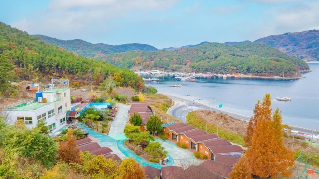 신대양 펜션 (Sindaeyang Pension): A Seaside Oasis in Changwon
