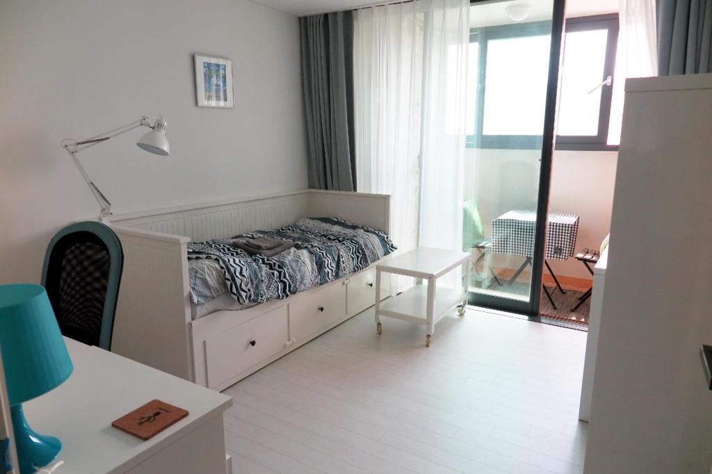 Bupyeong-gu Apartment (12m², 1 Bedroom, 1 Private Bathroom)