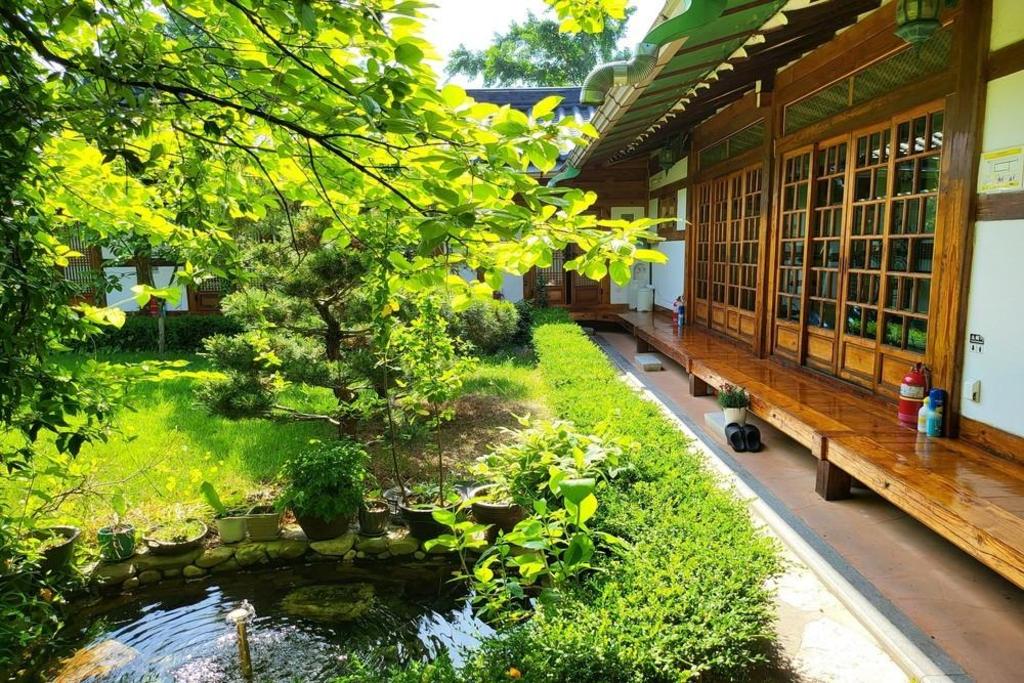 Jeonju Buyongheon Pension (전주 부용헌 펜션): A Charming Traditional Korean Stay
