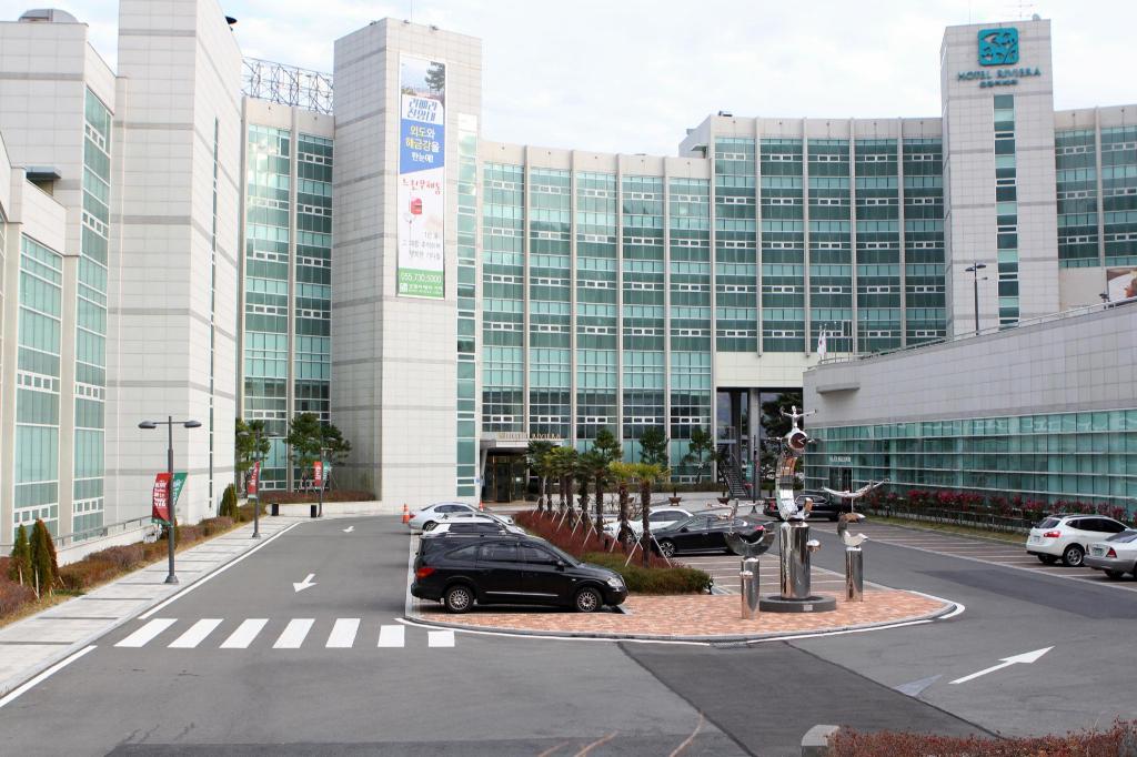 Hotel Riviera Geoje: A Comfortable Stay with Ocean Views (호텔 리베라 거제)