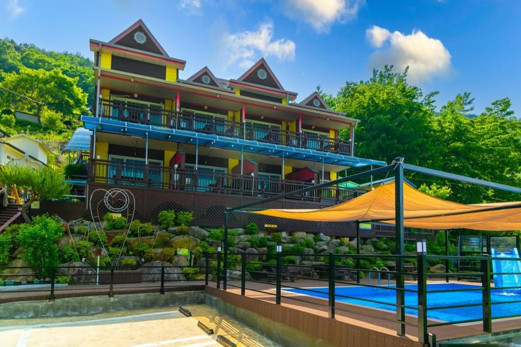 고추 잠자리 펜션 (Gochu Jamjari Pension): A Relaxing Rural Retreat