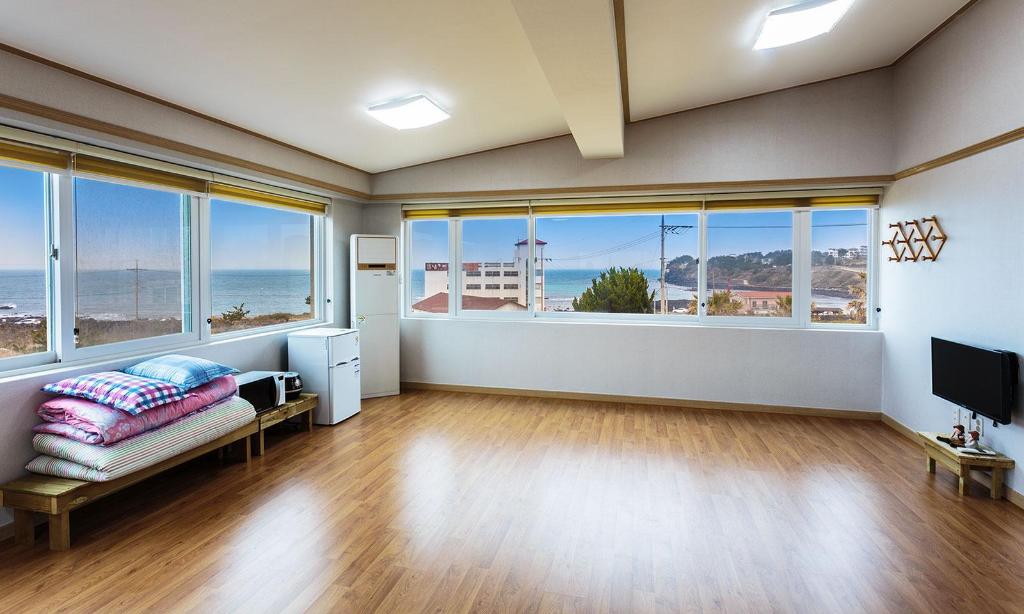 Jeju Greenheart Pension (제주 그린하트 펜션): A Charming Stay in Aewol