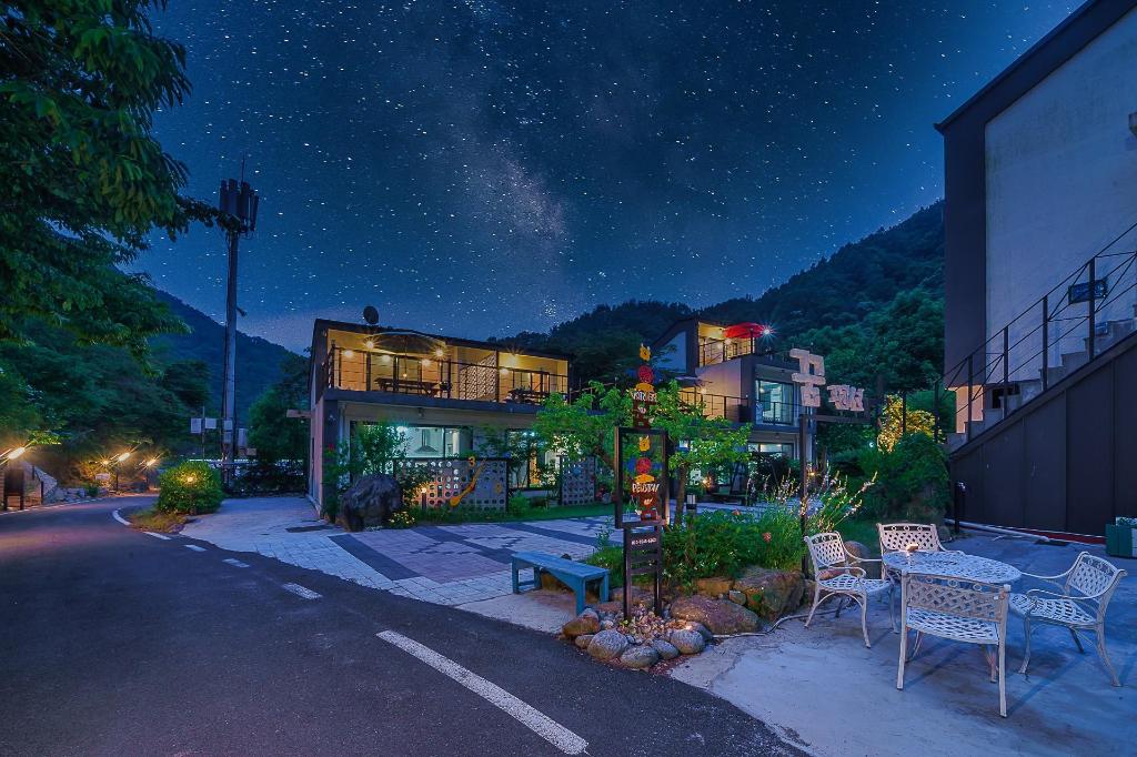 꿈 펜션 (Kkum Pension): A Peaceful Retreat in Hadong