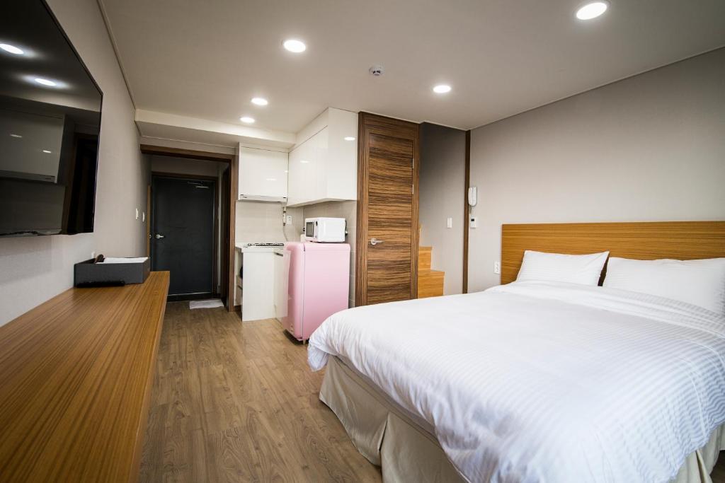 W Ocean Pension (W 오션 펜션): A Budget-Friendly Oceanside Stay with Mixed Reviews