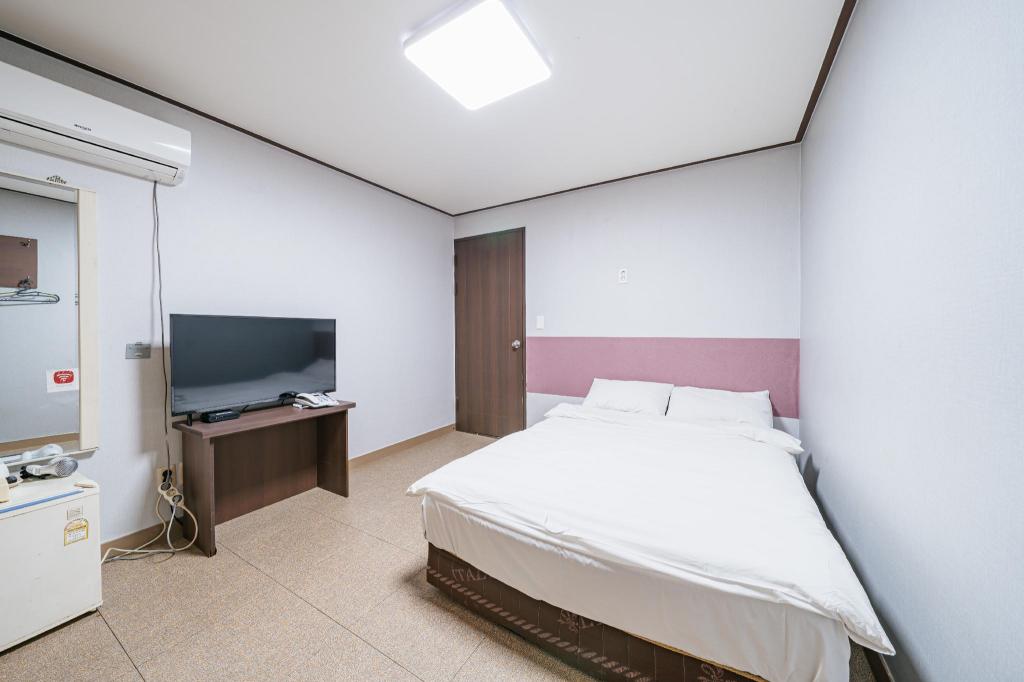 New Manhattan Tourist Hotel: A Comfortable and Convenient Stay in Jeju