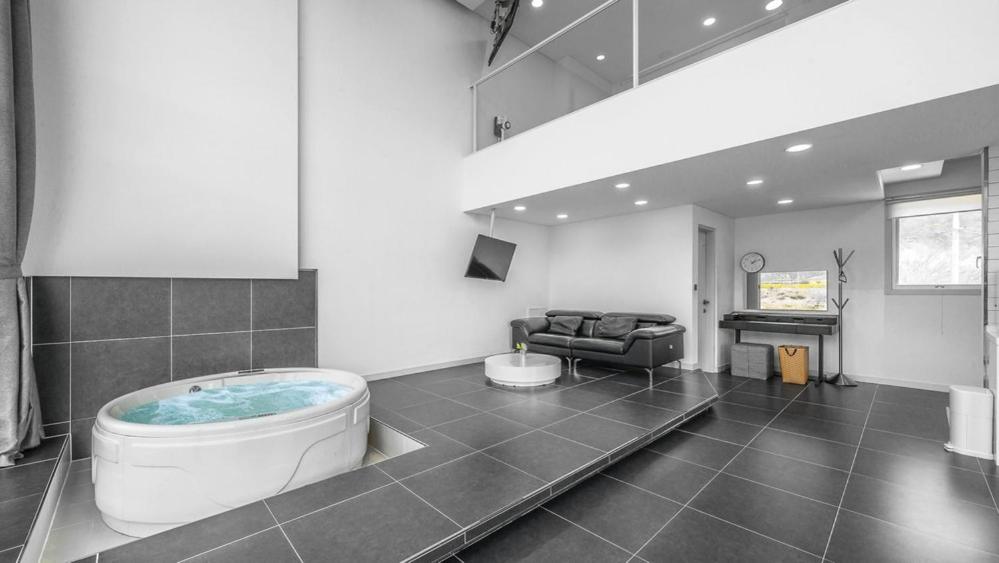 Best Hotels in Gapyeong, South Korea – River Wave Pool Villa Review