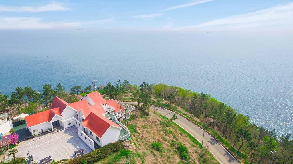 Best Hotels in Namhae, South Korea – Namhae Baram Hill Pension Review