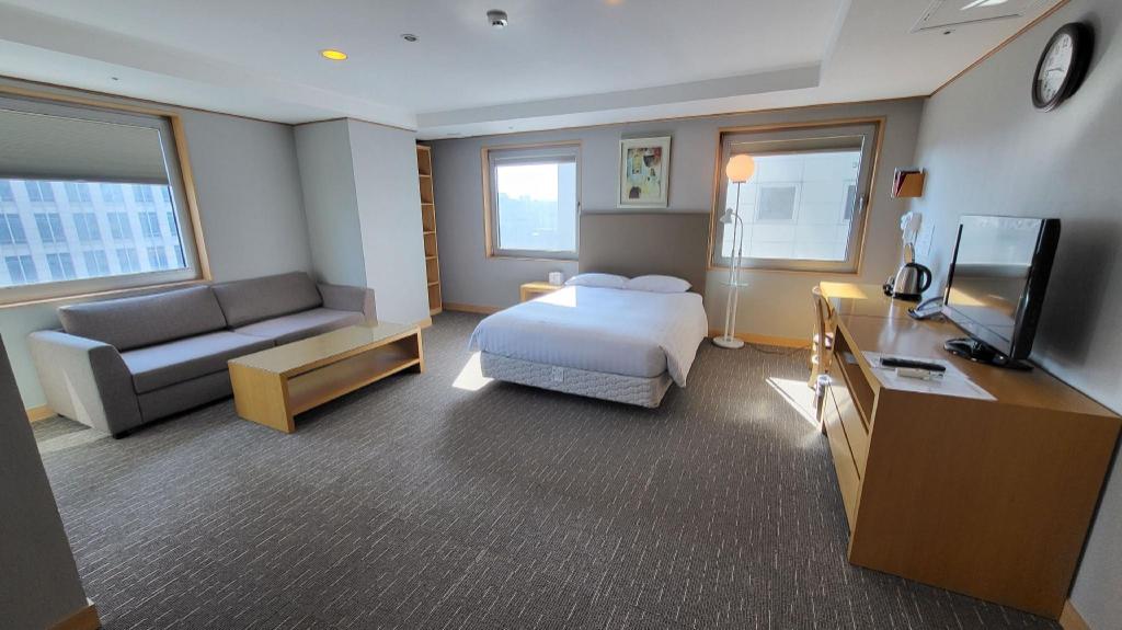 Best Hotels in Daejeon, South Korea – Toyoko Inn Daejeon Government Complex Front Review