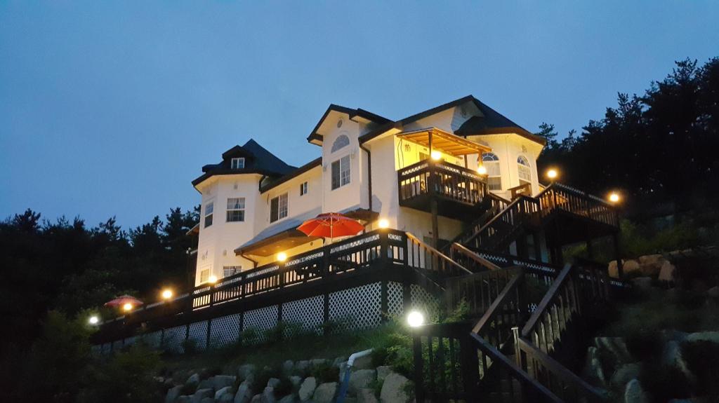 Best Hotels in Gyeongju, South Korea – Another World Pension Review