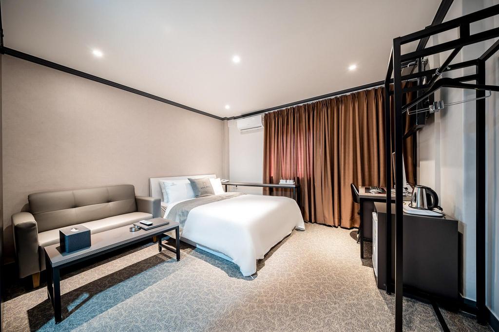 Best Hotels in Osan, South Korea – Patio Hotel Monster Village Review
