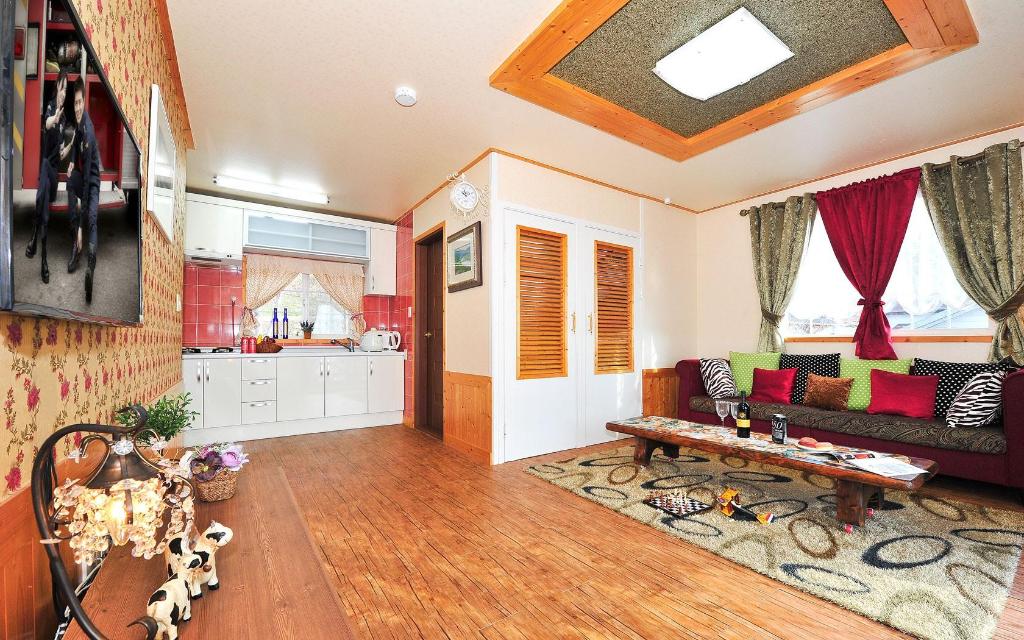 Best Hotels in Yeosu, South Korea – Gasari Kkotnimi Pension Review