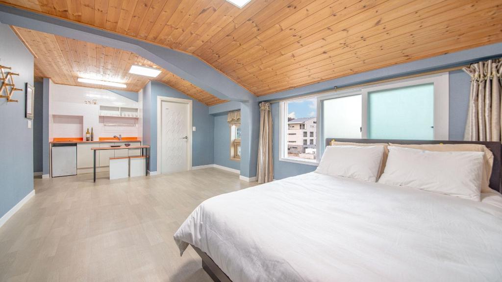 Best Hotels in Sokcho, South Korea – Goseong Omaju Pension Review