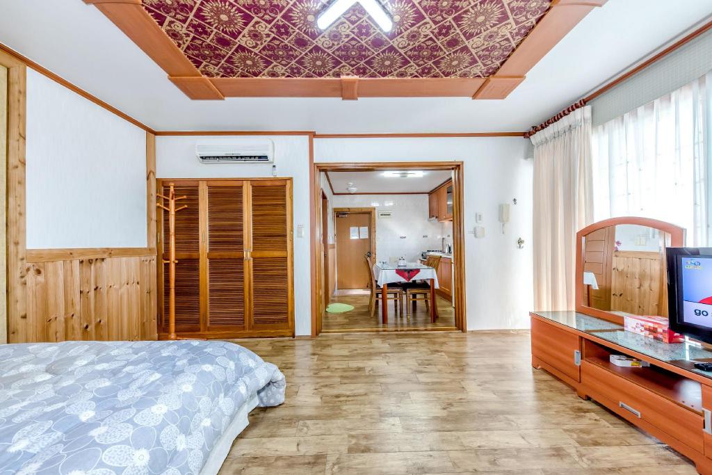 Best Hotels in Jeju, South Korea – Gulyanggi Pension Review