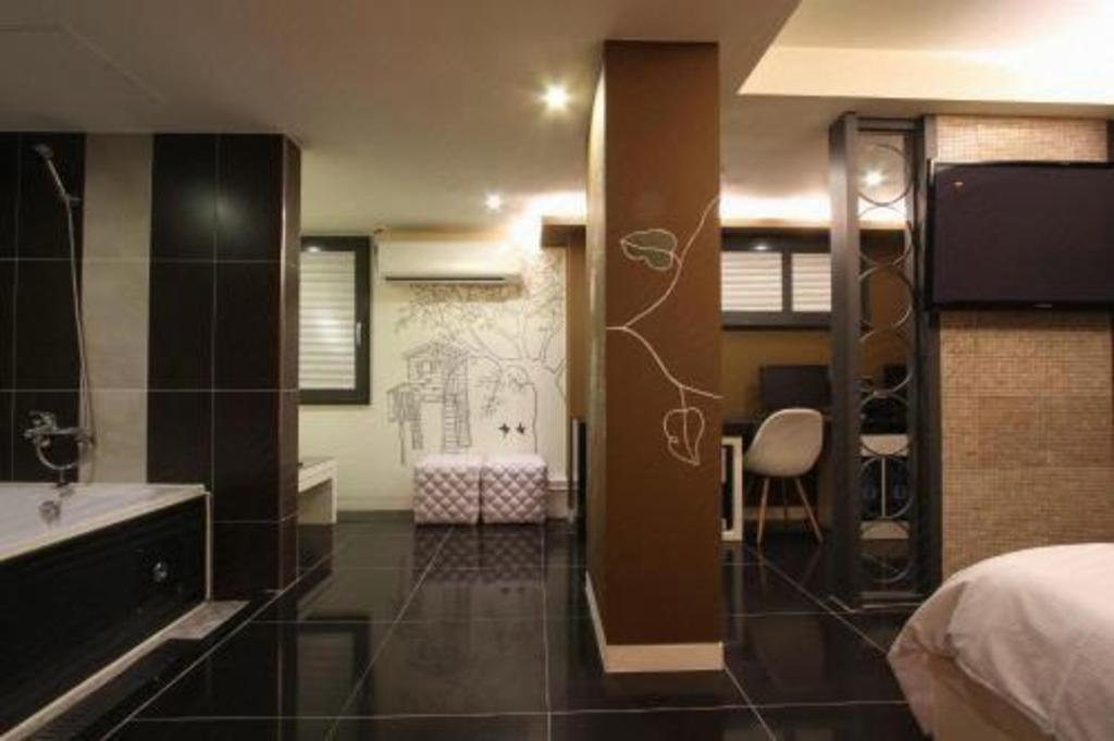 Best Hotels in Pyeongtaek, South Korea – Stylish Hotel Show Review