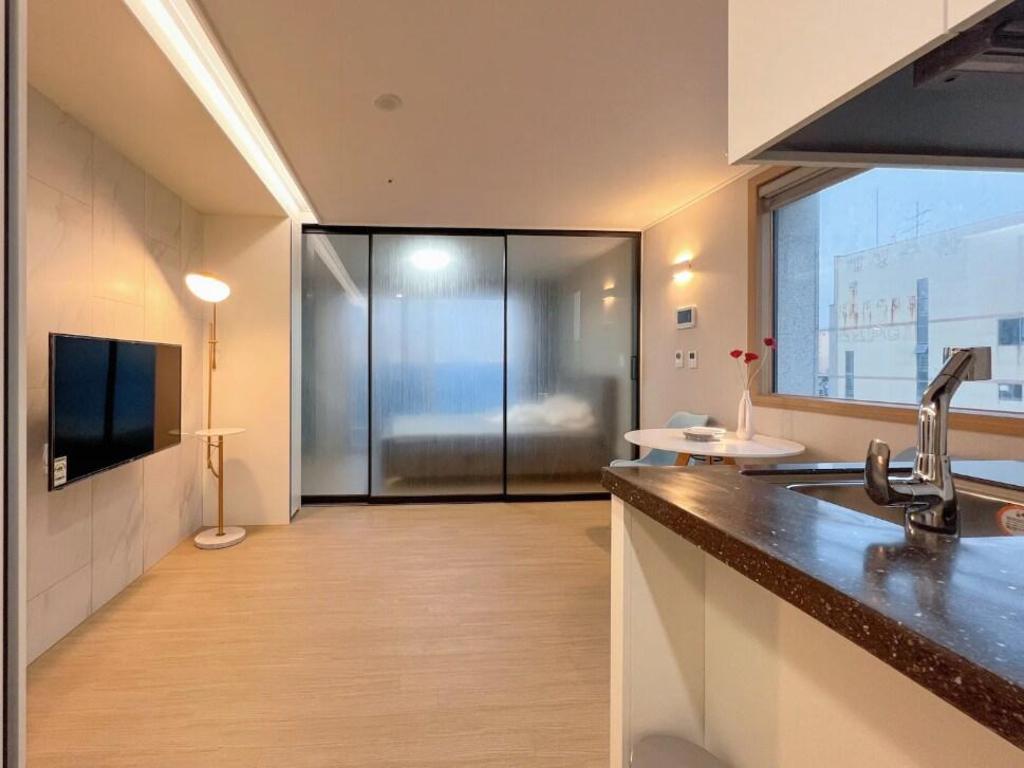 Best Hotels in Jeju, South Korea – Jeju City Apartment (20m², 2 Bedrooms, 1 Private Bathroom) Review