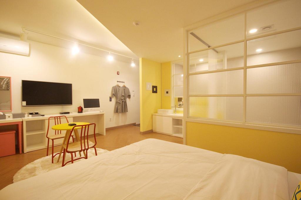 익산 포시즌 모텔 image
