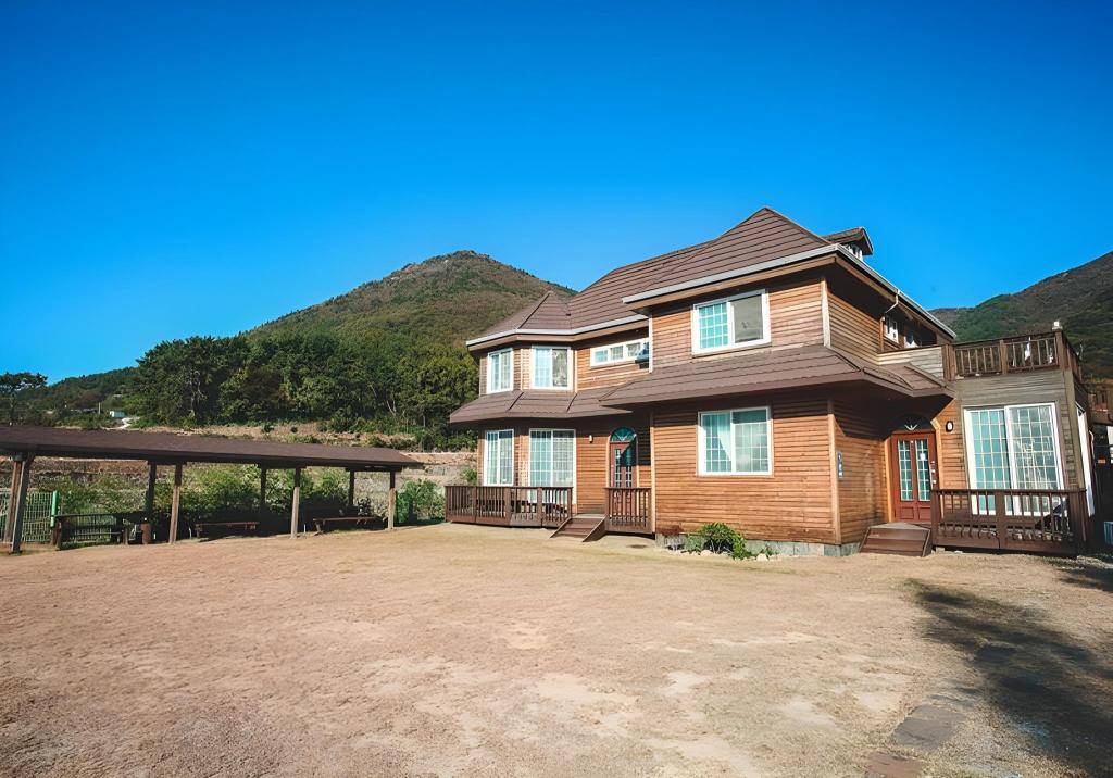 산타페 펜션 image