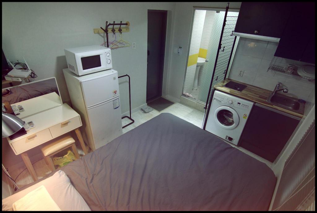 24 게스트하우스 신촌 image