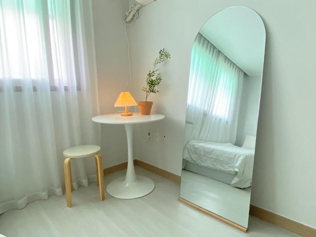 신촌의 아파트먼트 (40m², 침실 3개, 프라이빗 욕실 1개) image