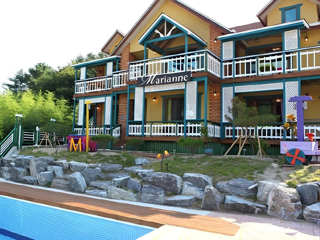경주 마리안느 펜션 image