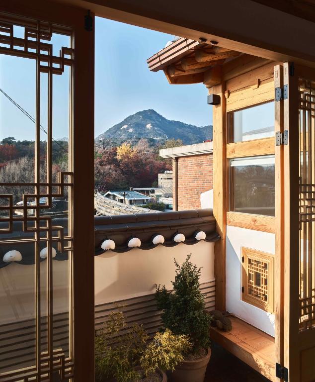 Luxury hanok with private bathtub - SN13 image