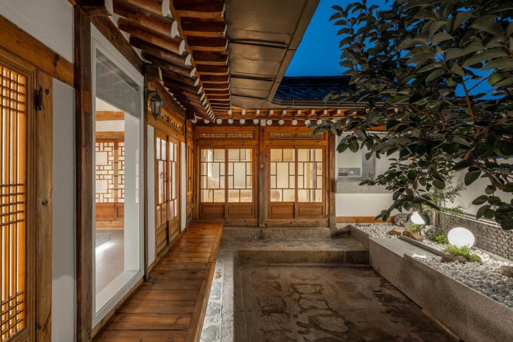 Luxury hanok with private bathtub - SN16 image