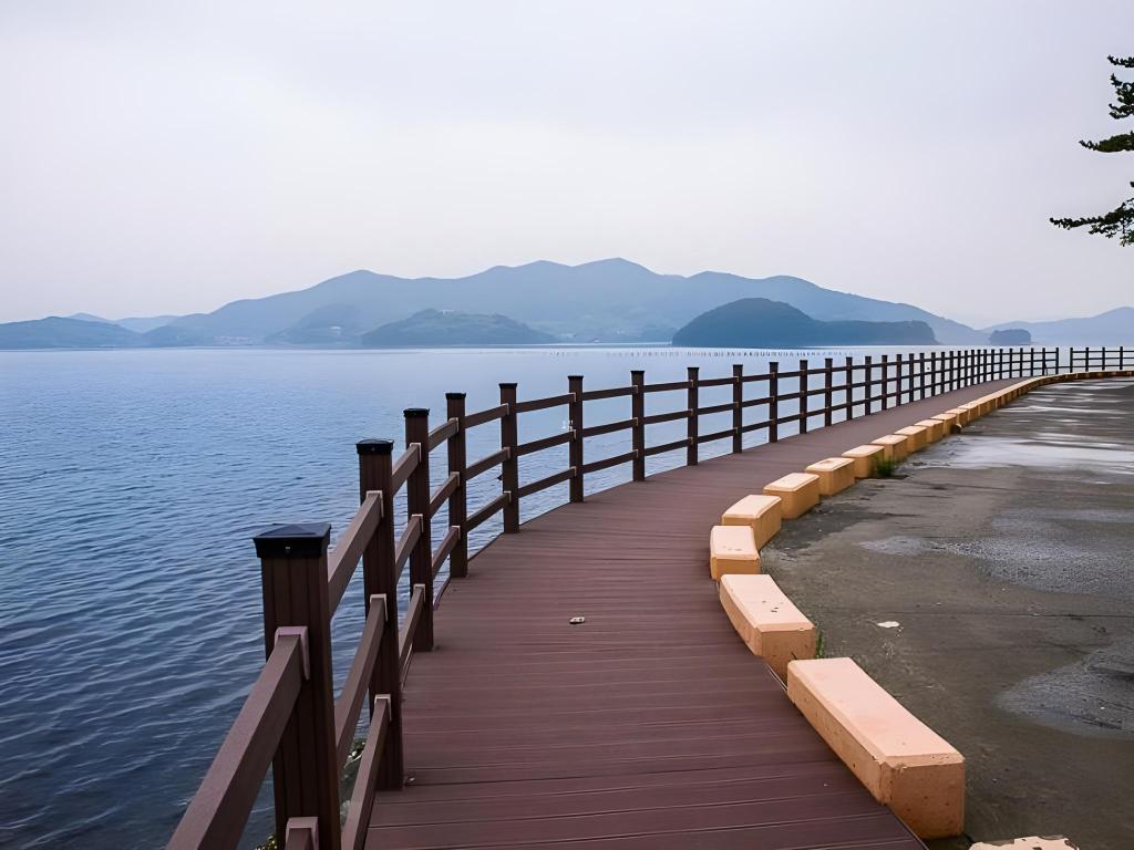거제 해안 펜션 image