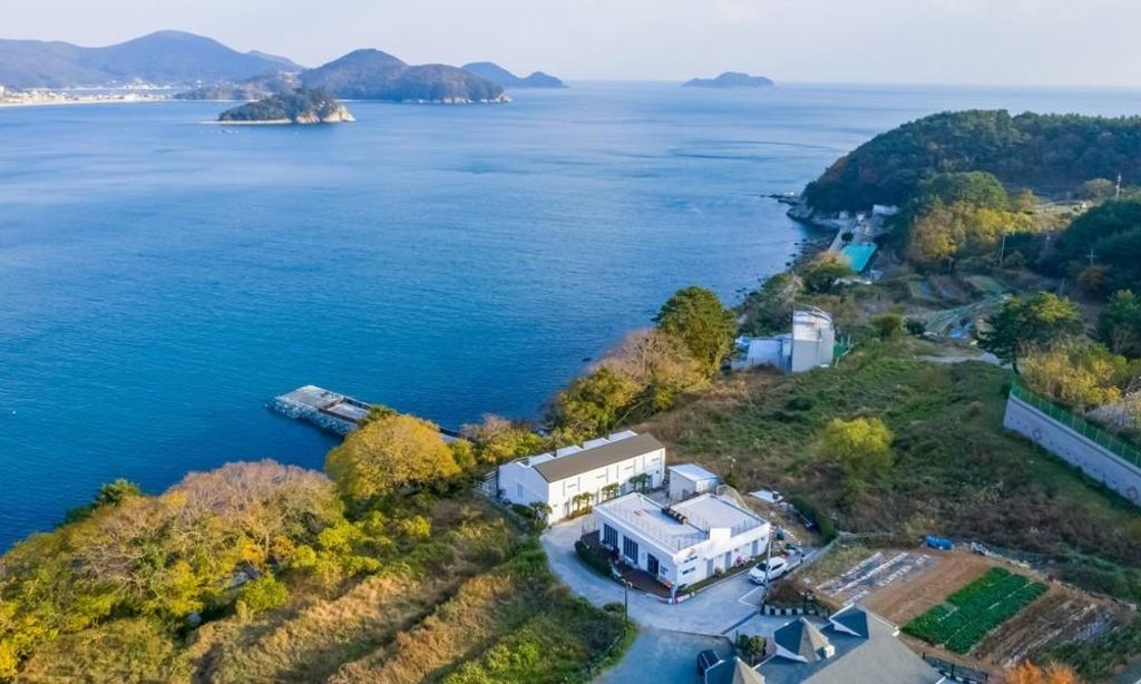 스타 마린 풀빌라 image