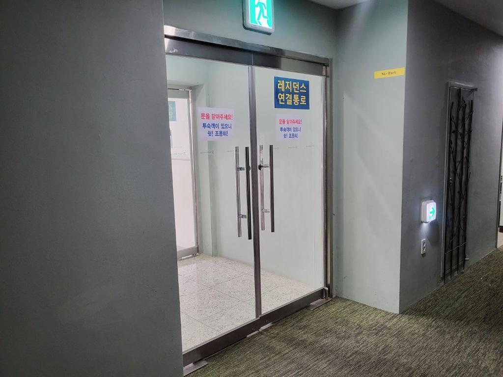 호텔투어 인천공항 앤 스위트 image