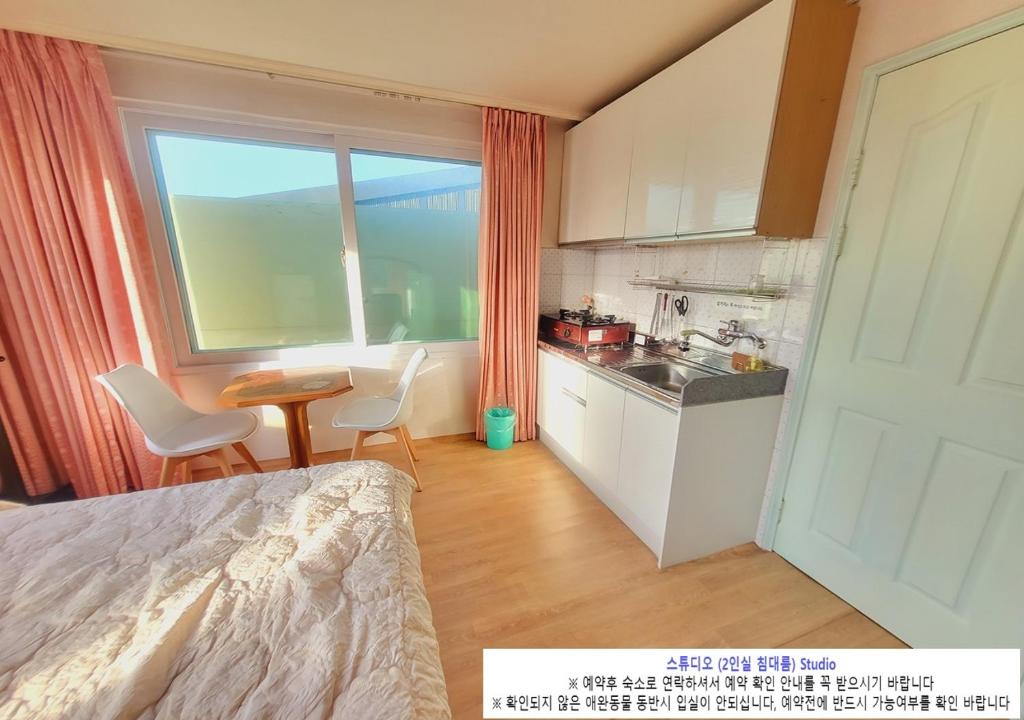 바닷가 민박 image