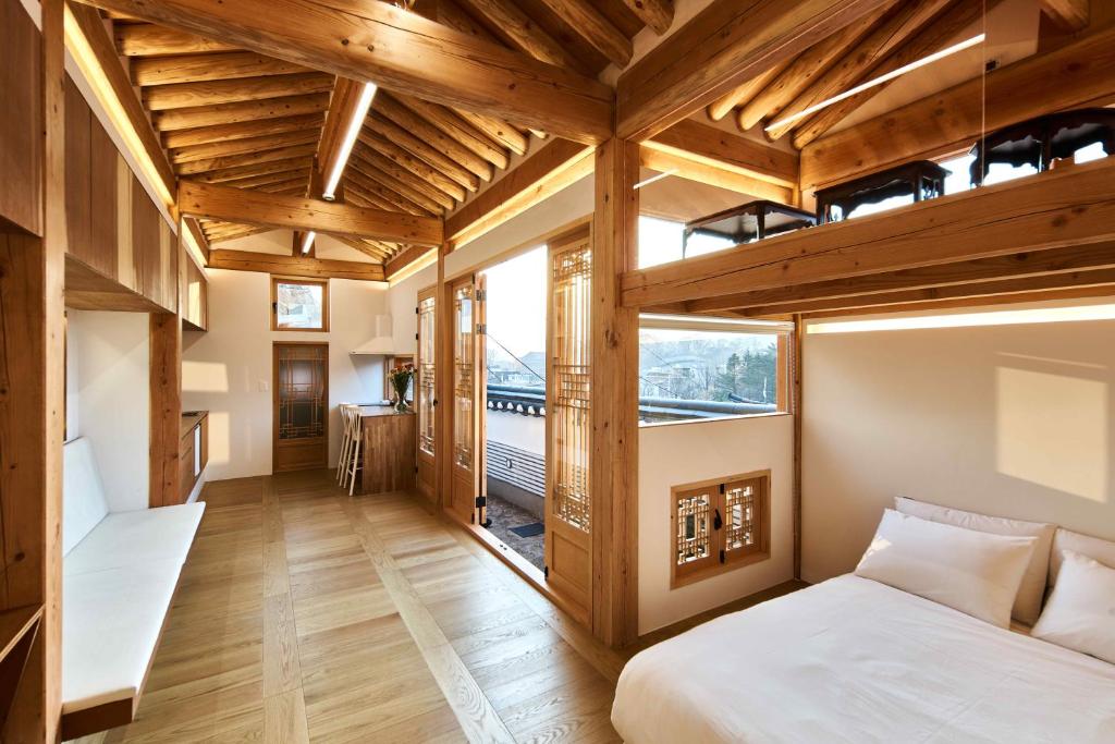 Luxury hanok with private bathtub - SN13 image