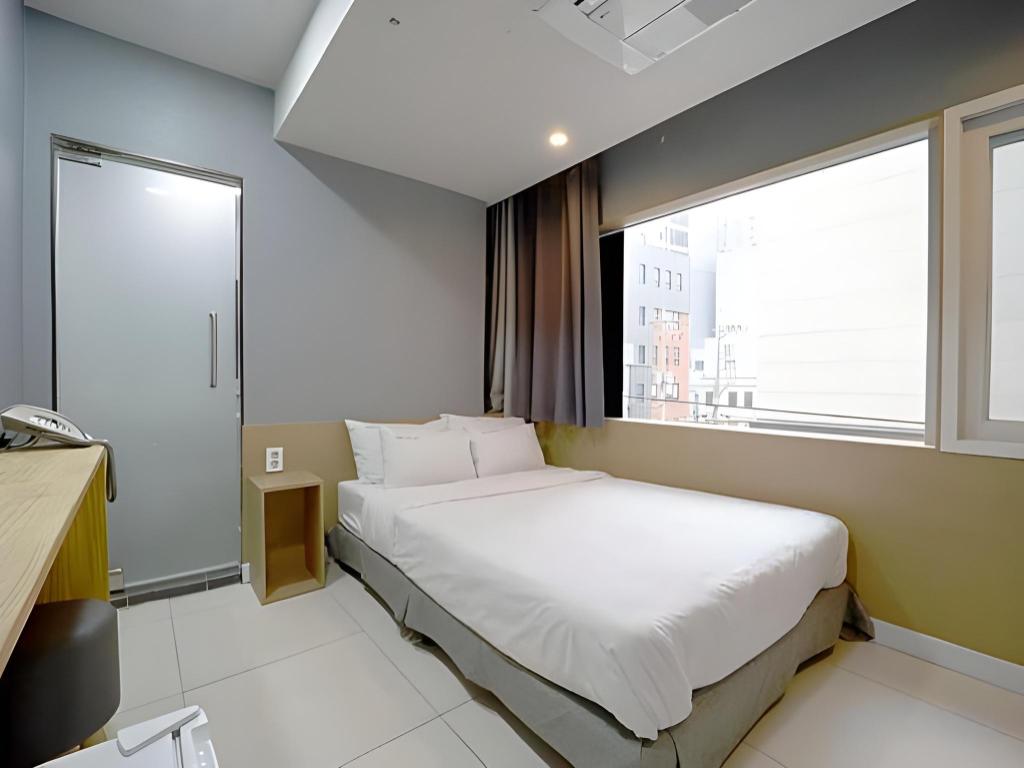 명동 뉴 스테이 인 image