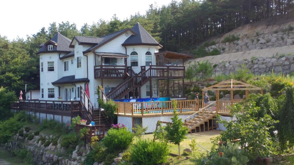 경주 또다른세상 펜션 image