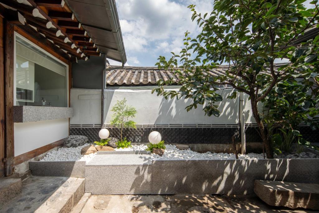 Luxury hanok with private bathtub - SN16 image