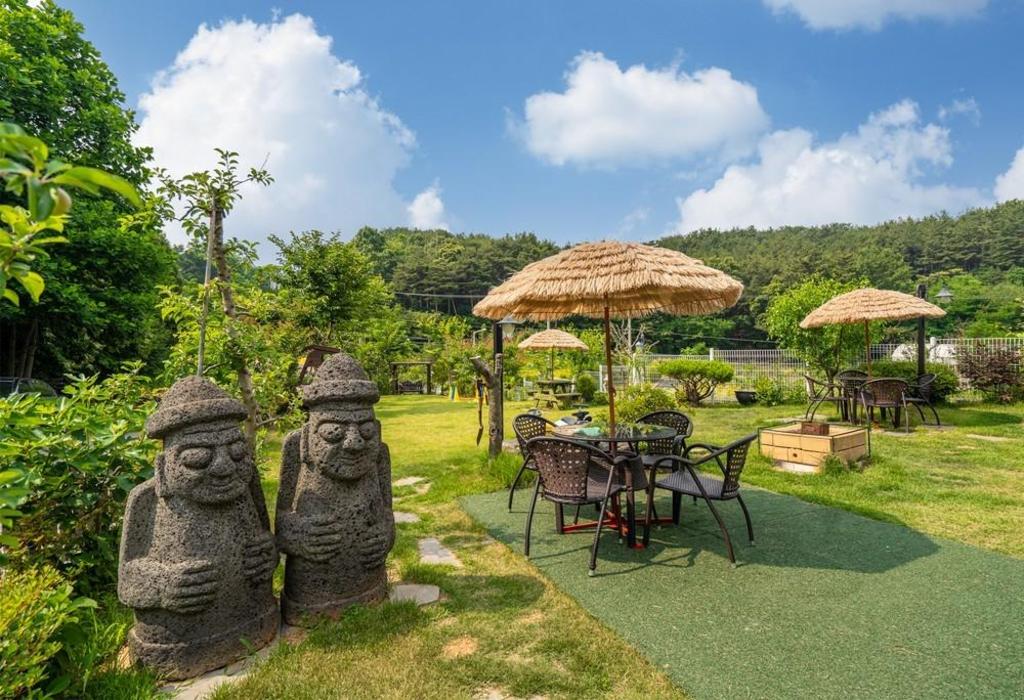 청호 1박2일 펜션 image