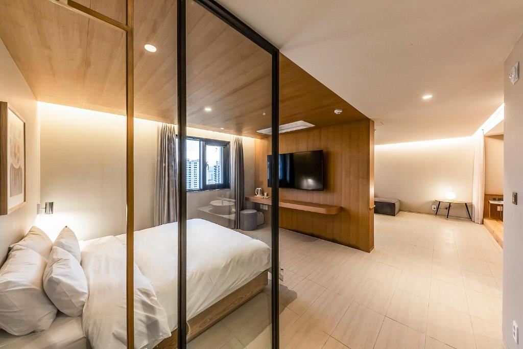 Brown-Dot Hotel Ulsan Sincheon image
