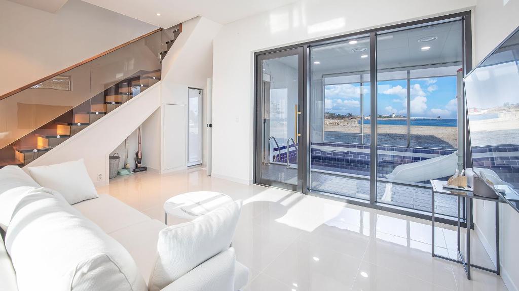 Pohang The elite kids pool villa image