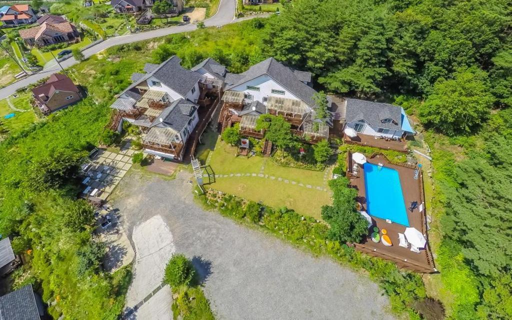 횡성 헬로우412 펜션 image