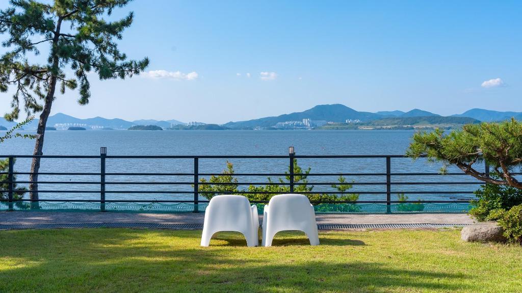 Yeosu Hi Mom Kids Family Pension Black image