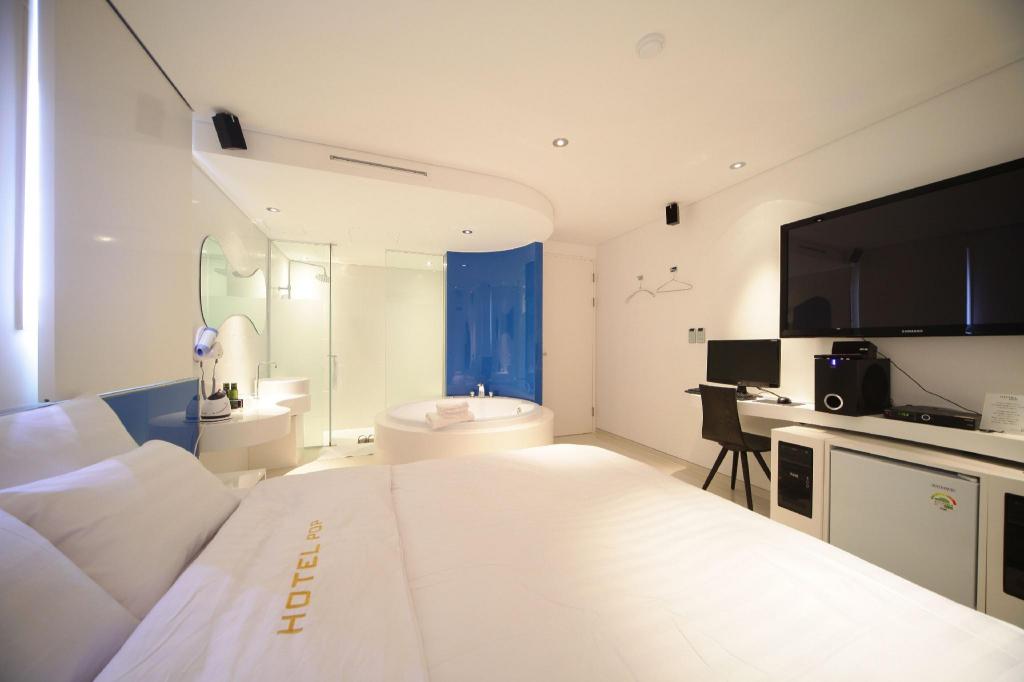종로 호텔팝 리즈 프리미어 image