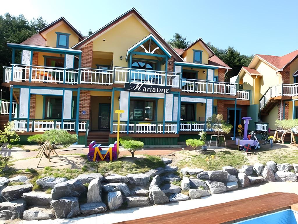 경주 마리안느 펜션 image