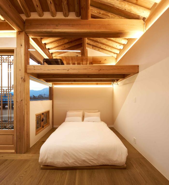 Luxury hanok with private bathtub - SN13 image