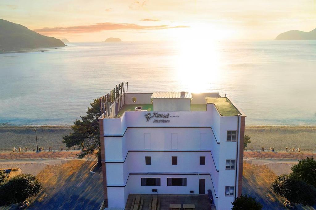 거제 큰솔 펜션 image