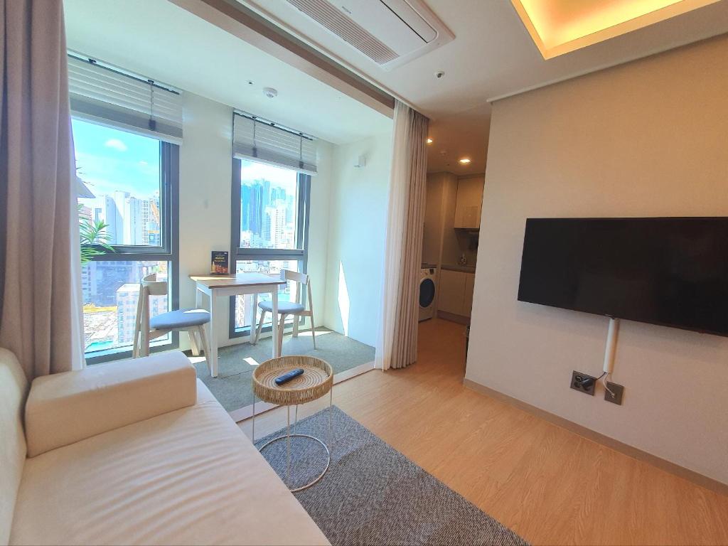 The solid residence - Elbon the stay by haeundae image