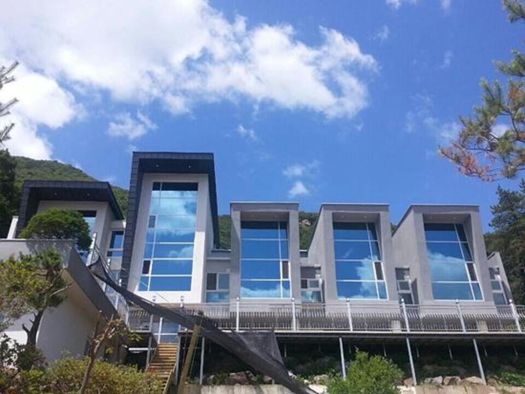 블루힐 펜션 image